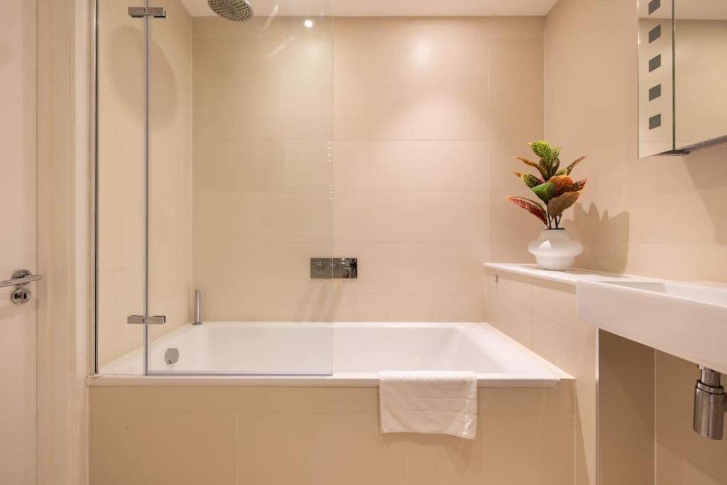 Wild Roses Serviced Apartments - Borough Londra Exterior foto